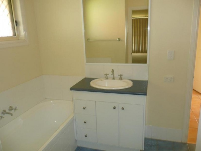 9 Berkshire Place, Springfield Lakes QLD 4300