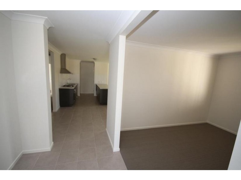 9 Isidore Street, Augustine Heights QLD 4300
