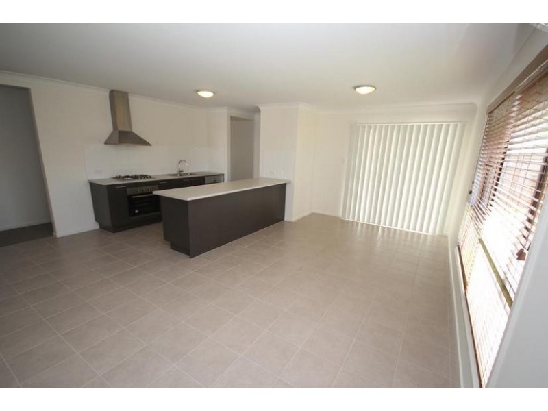9 Isidore Street, Augustine Heights QLD 4300
