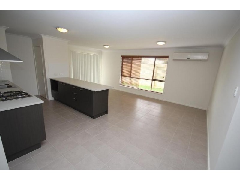9 Isidore Street, Augustine Heights QLD 4300