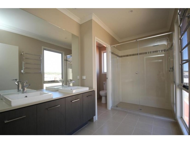 20 McKivat Drive, Springfield Lakes QLD 4300