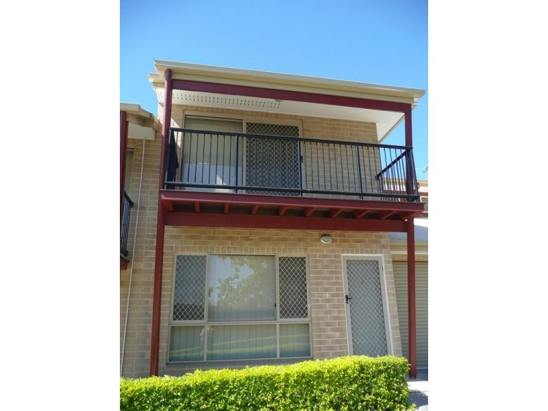 2/25 Law Street, Redbank QLD 4301