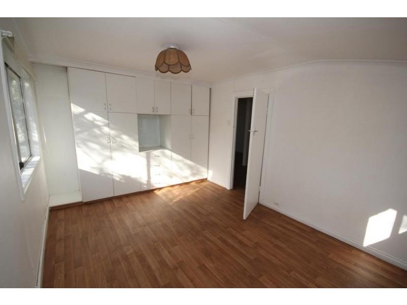 17 Thomas Street, Blackstone QLD 4304