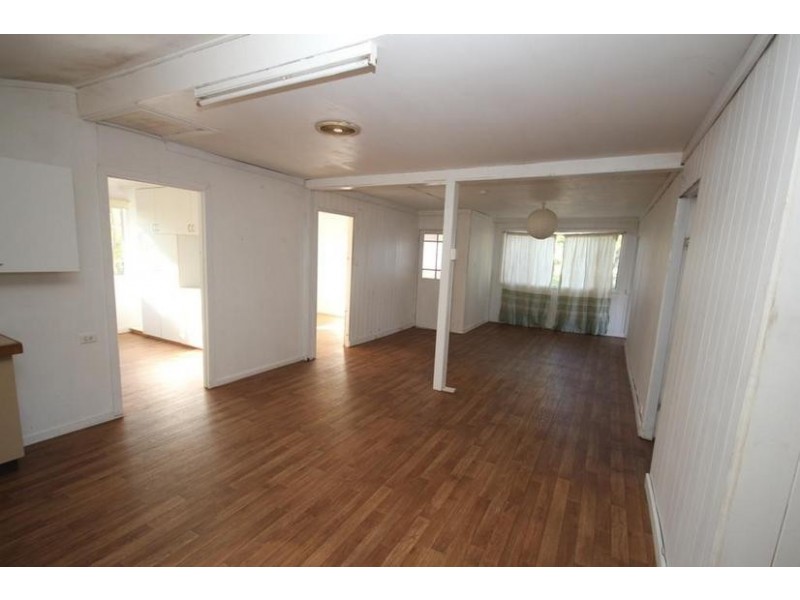 17 Thomas Street, Blackstone QLD 4304