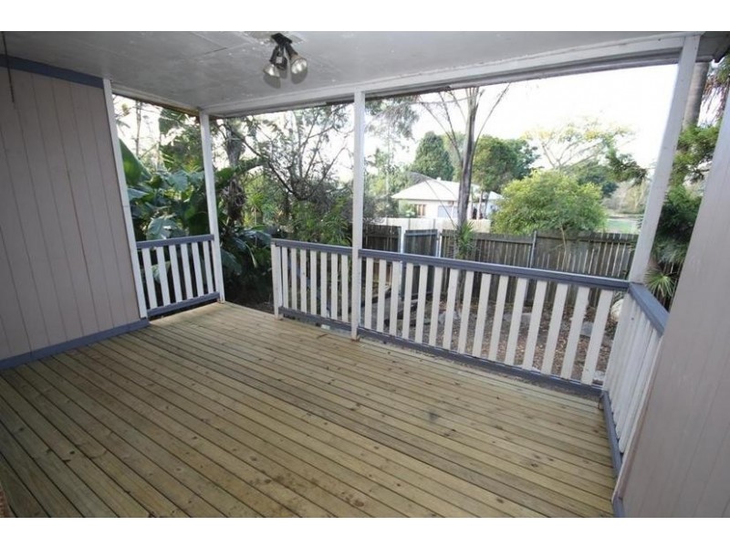 17 Thomas Street, Blackstone QLD 4304