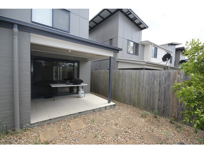 8/26 Commercial Drive, Springfield QLD 4300