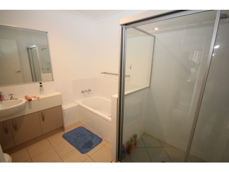 8/26 Commercial Drive, Springfield QLD 4300