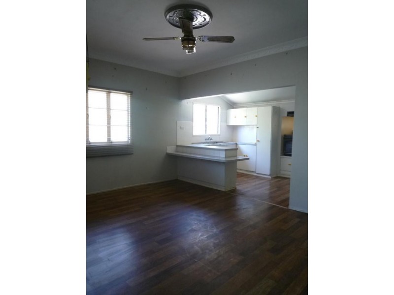 31 Law Street South, Redbank QLD 4301