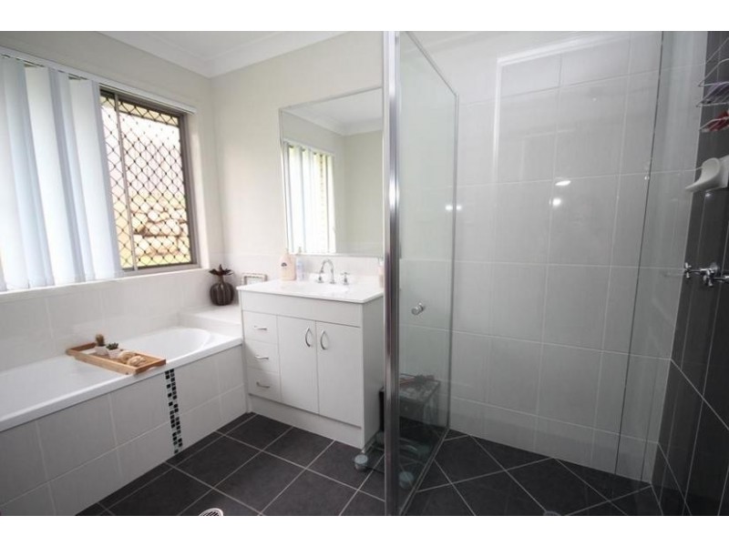 17 Quinn Close, Augustine Heights QLD 4300