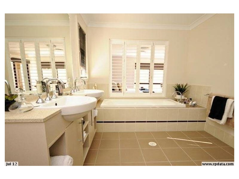 9 Brigid Boulevard, Augustine Heights QLD 4300