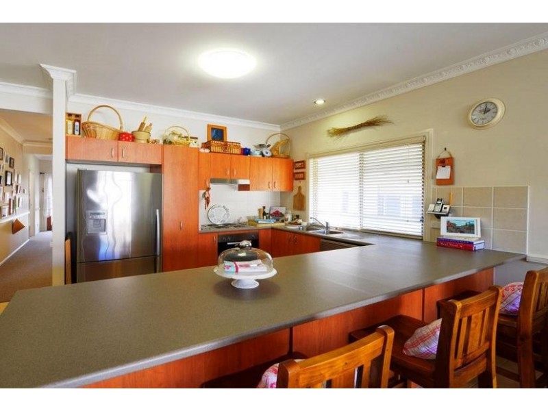 13 Hilltop Tce, Springfield Lakes QLD 4300