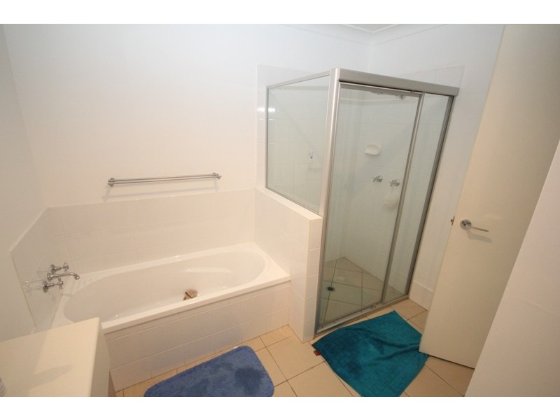 8/26 Commercial Drive, Springfield QLD 4300