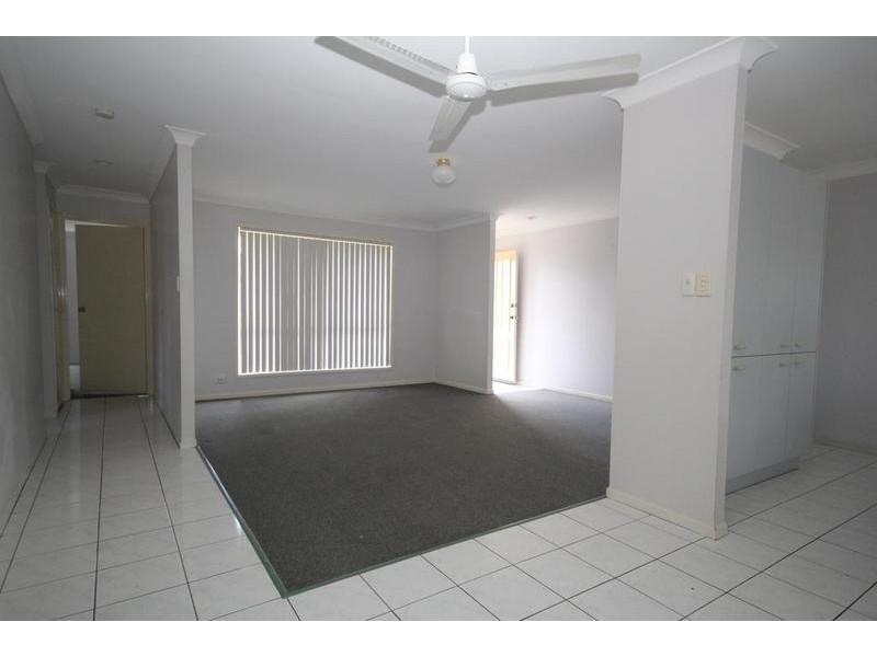 1/8 Cathryn Court,, Collingwood Park QLD 4301