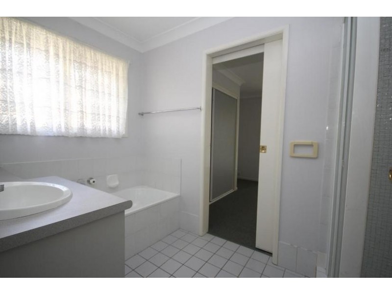 1/8 Cathryn Court,, Collingwood Park QLD 4301