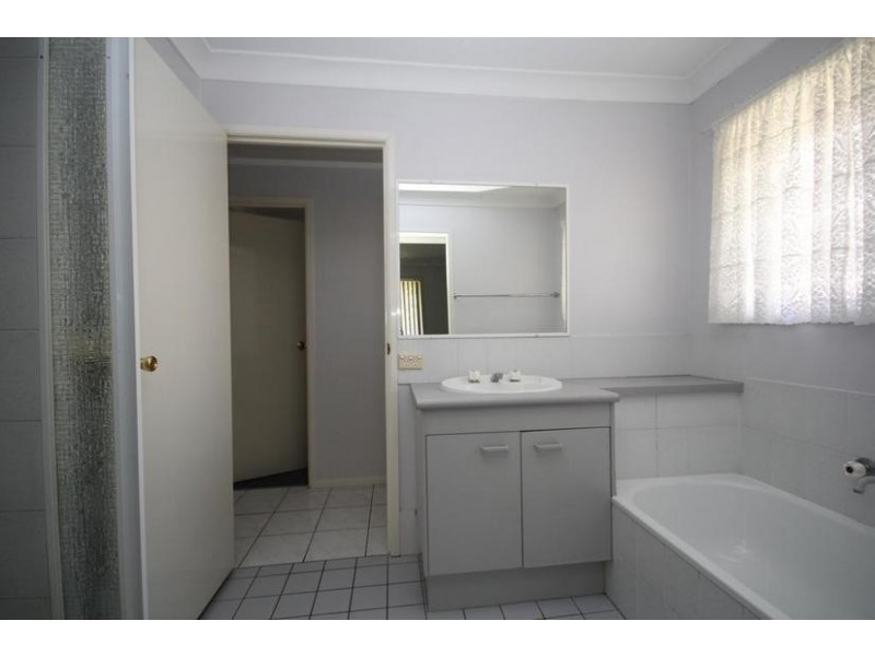 1/8 Cathryn Court,, Collingwood Park QLD 4301