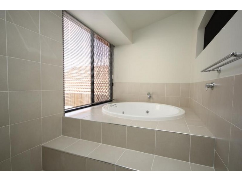 3 Viewpoint Drive, Springfield Lakes QLD 4300