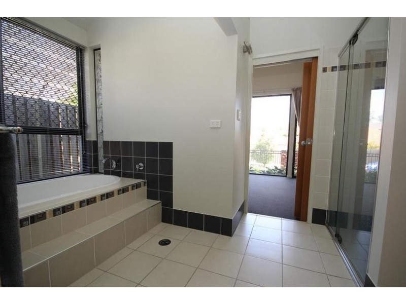 3 Viewpoint Drive, Springfield Lakes QLD 4300