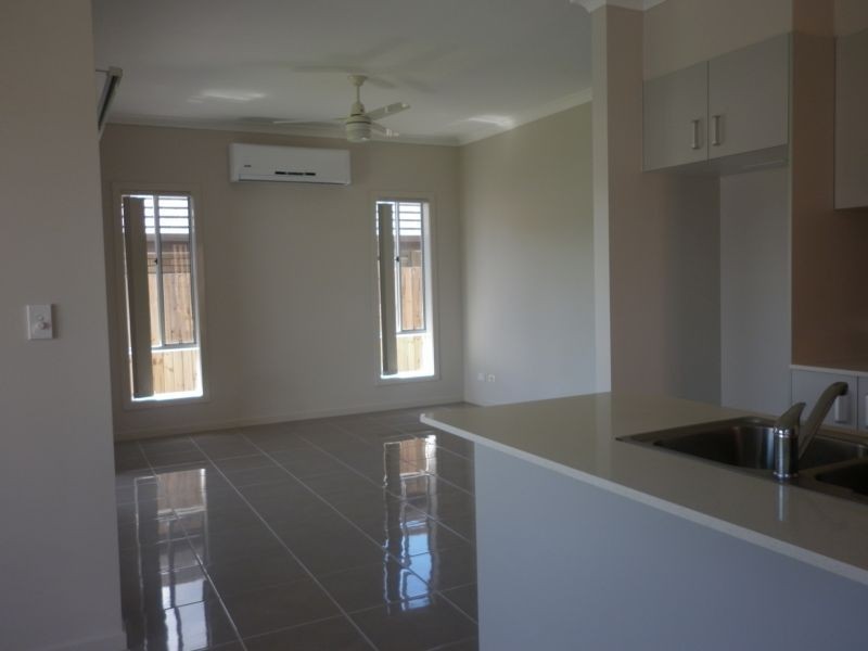 6 Erbin Lane, Augustine Heights QLD 4300