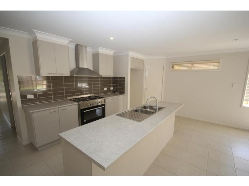 29 Benezet Drive, Augustine Heights QLD 4300