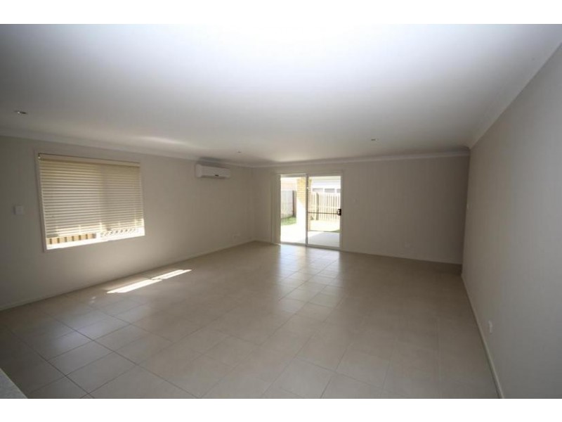 29 Benezet Drive, Augustine Heights QLD 4300