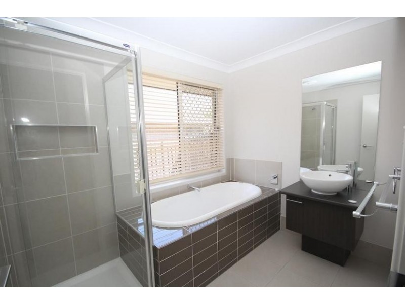 29 Benezet Drive, Augustine Heights QLD 4300