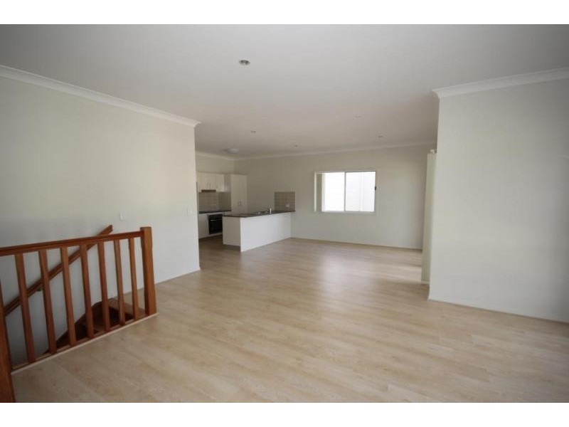 15 Honeypot Avenue, Springfield Lakes QLD 4300