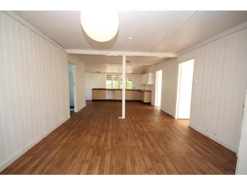 17 Thomas Street, Blackstone QLD 4304