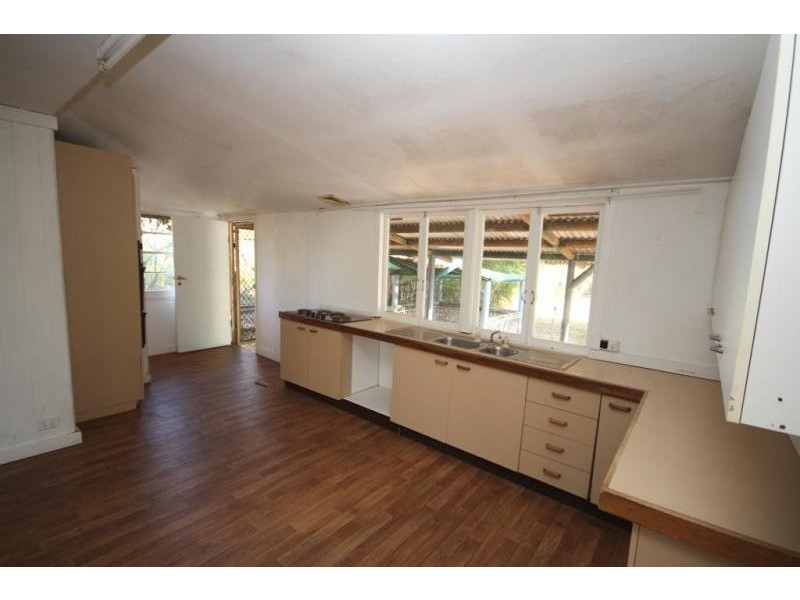 17 Thomas Street, Blackstone QLD 4304