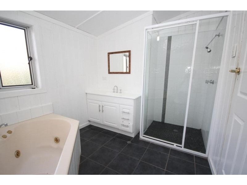 17 Thomas Street, Blackstone QLD 4304