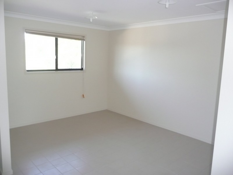 2/45a Law Street, Redbank QLD 4301