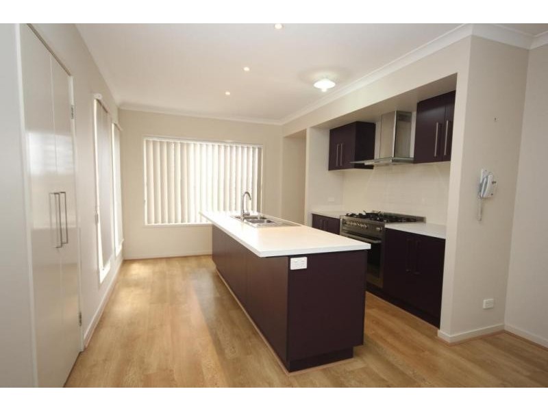 11 Riverside Crescent, Springfield Lakes QLD 4300