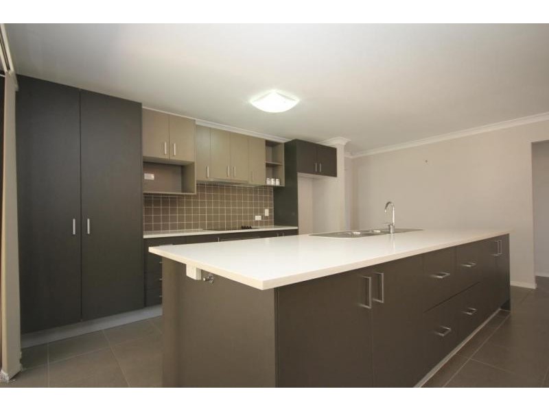 28 Admiral Crescent, Springfield Lakes QLD 4300