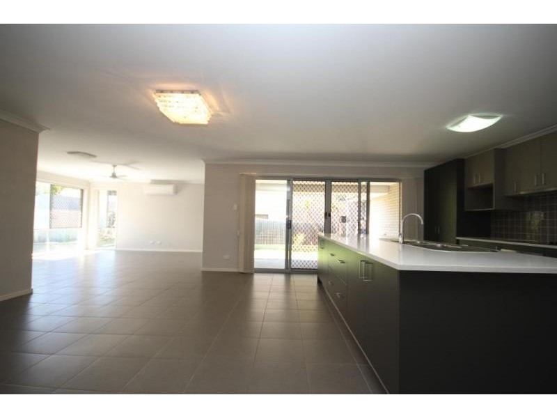 28 Admiral Crescent, Springfield Lakes QLD 4300