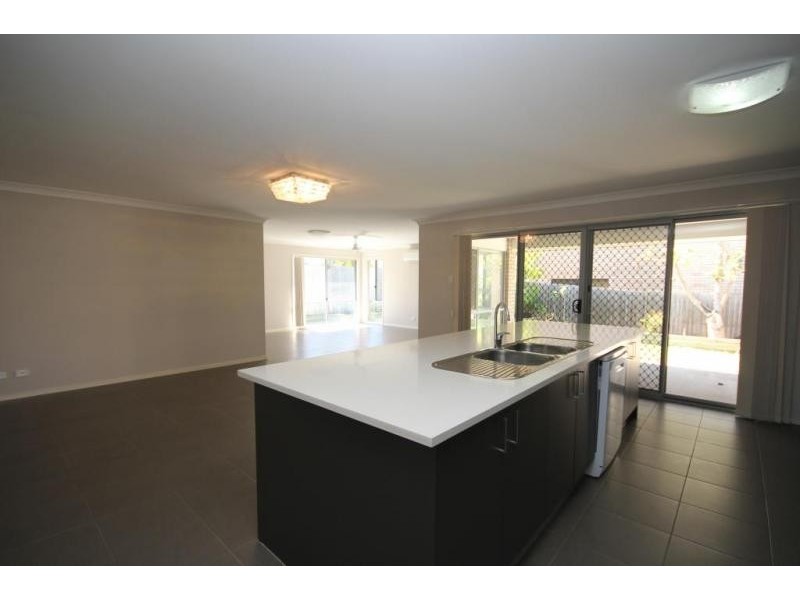 28 Admiral Crescent, Springfield Lakes QLD 4300