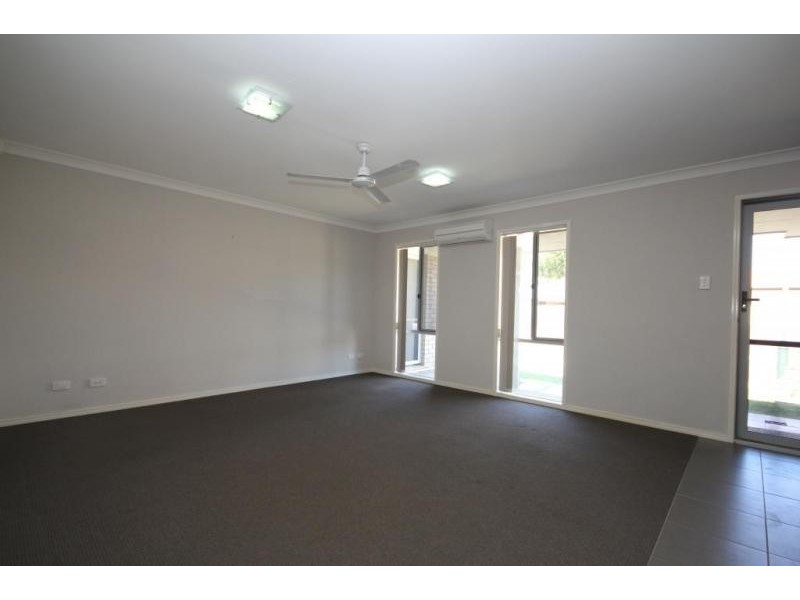 28 Admiral Crescent, Springfield Lakes QLD 4300