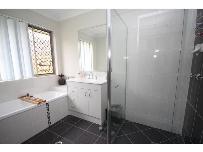 17 Quinn Close, Augustine Heights QLD 4300