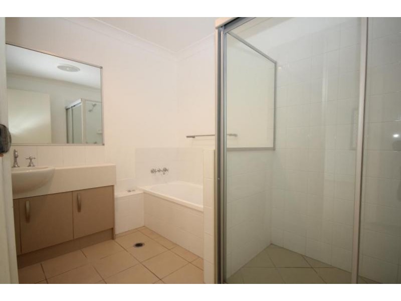 8/26 Commercial Drive, Springfield QLD 4300