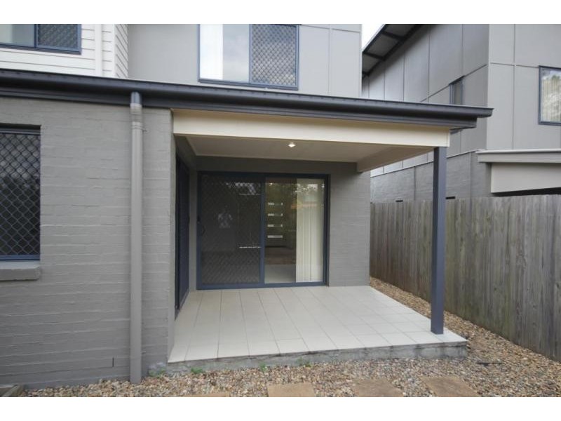 8/26 Commercial Drive, Springfield QLD 4300