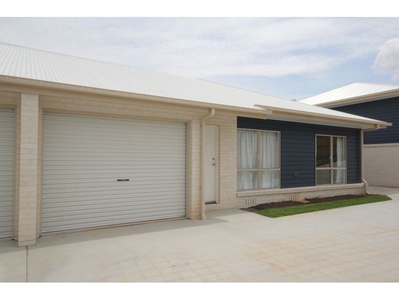 39 Law Street South, Redbank QLD 4301
