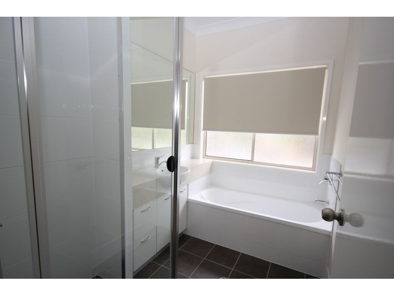 39 Law Street South, Redbank QLD 4301
