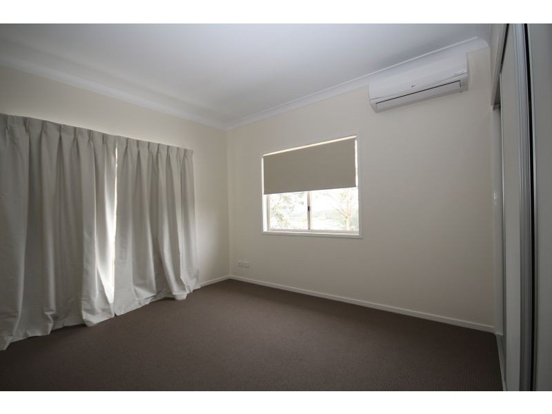 39 Law Street South, Redbank QLD 4301