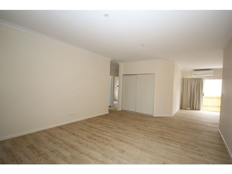 39 Law Street South, Redbank QLD 4301