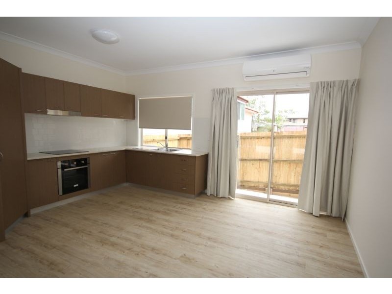 39 Law Street South, Redbank QLD 4301
