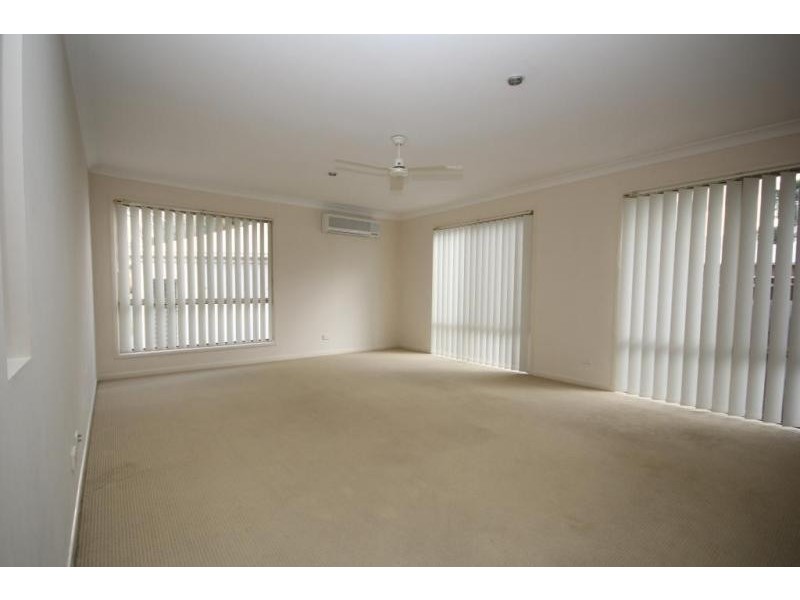 1/7 Grenadier Circle, Ebbw Vale QLD 4304