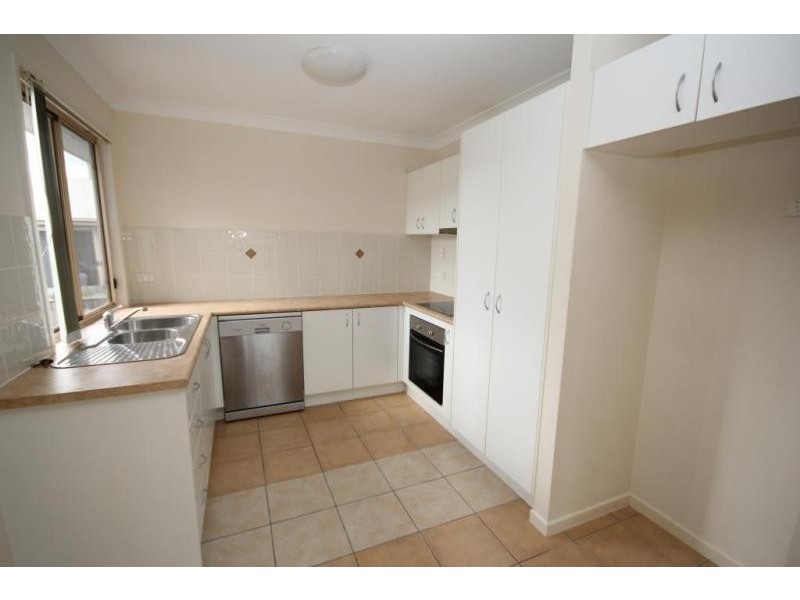1/7 Grenadier Circle, Ebbw Vale QLD 4304