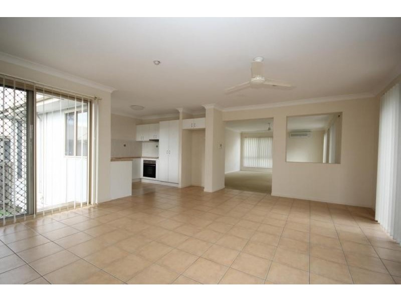 1/7 Grenadier Circle, Ebbw Vale QLD 4304