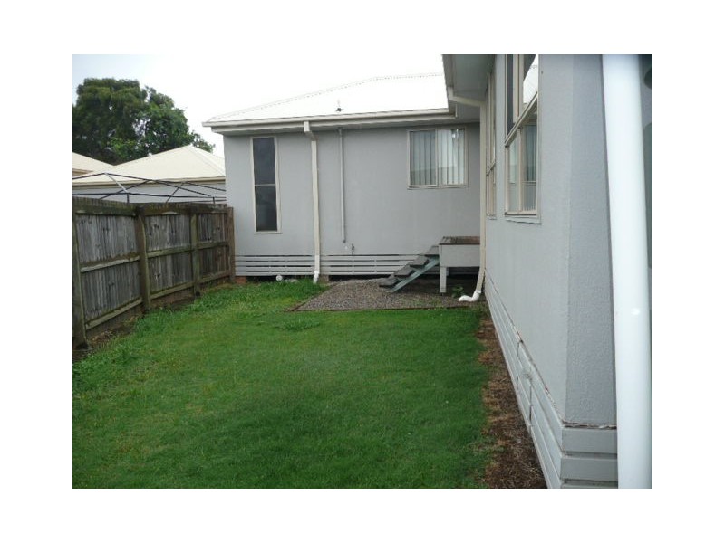 1/7 Grenadier Circle, Ebbw Vale QLD 4304