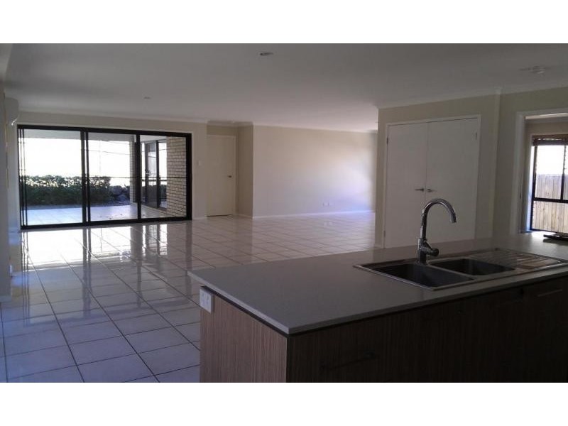 33 Parkview Drive, Springfield Lakes QLD 4300