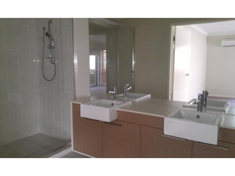 33 Parkview Drive, Springfield Lakes QLD 4300