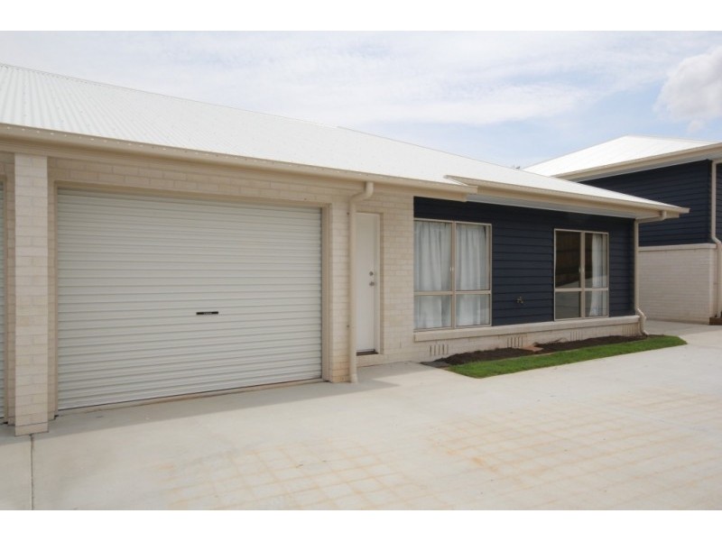 2/39 Law Street South, Redbank QLD 4301